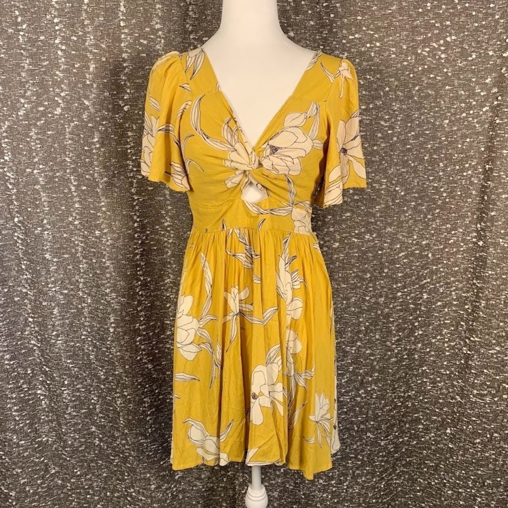 NWT Angie by Anthropologie Twist Front Flutter Sleeve Floral Dress Women's Small